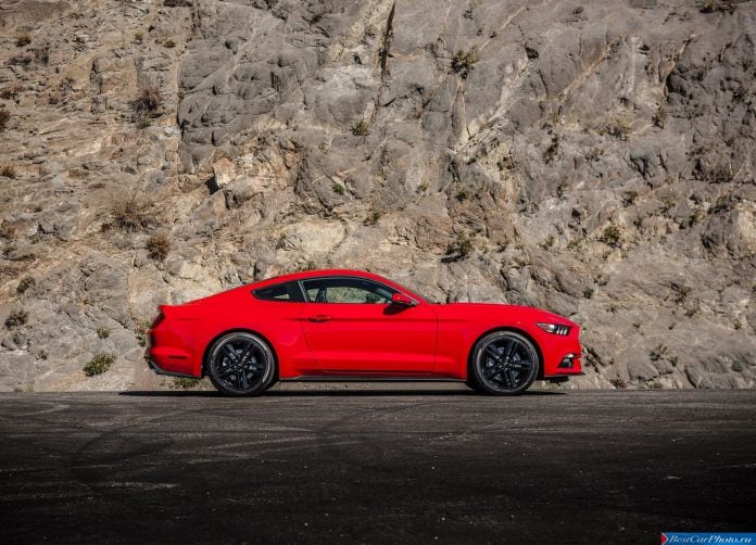 2015 Ford Mustang EcoBoost - фотография 29 из 93