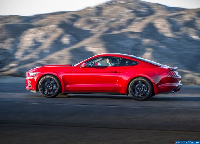 2015 Ford Mustang EcoBoost - фотография 30 из 93