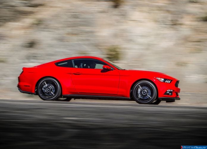 2015 Ford Mustang EcoBoost - фотография 33 из 93