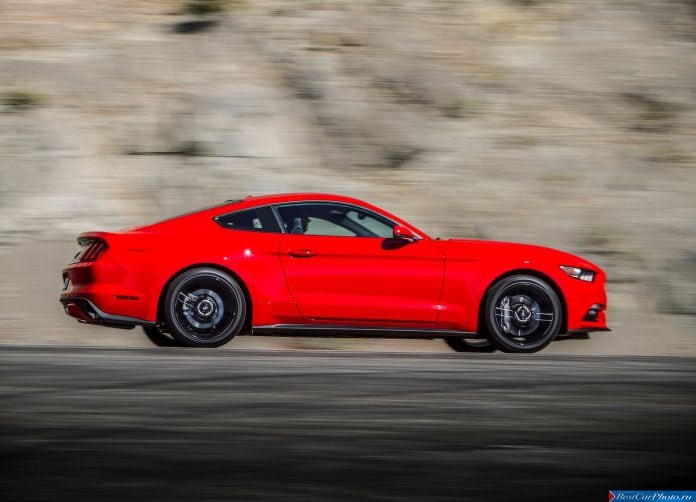 2015 Ford Mustang EcoBoost - фотография 34 из 93