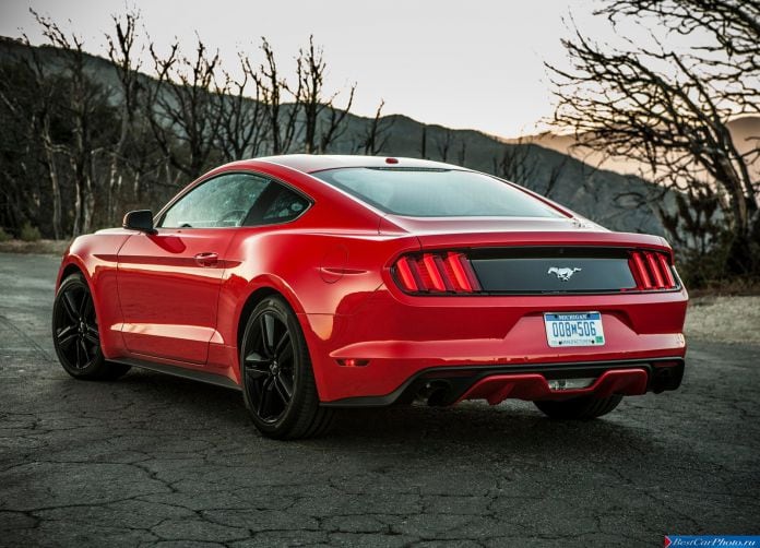 2015 Ford Mustang EcoBoost - фотография 35 из 93