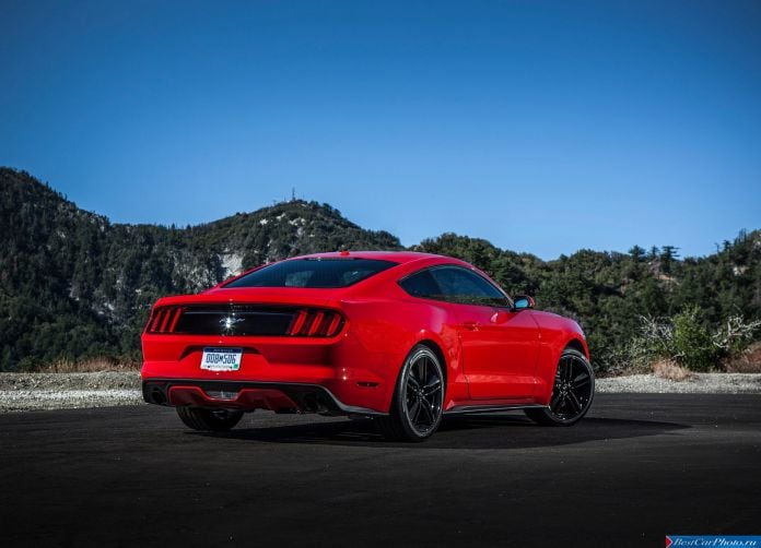 2015 Ford Mustang EcoBoost - фотография 36 из 93