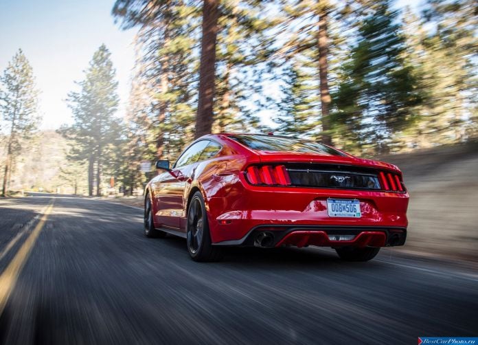2015 Ford Mustang EcoBoost - фотография 39 из 93