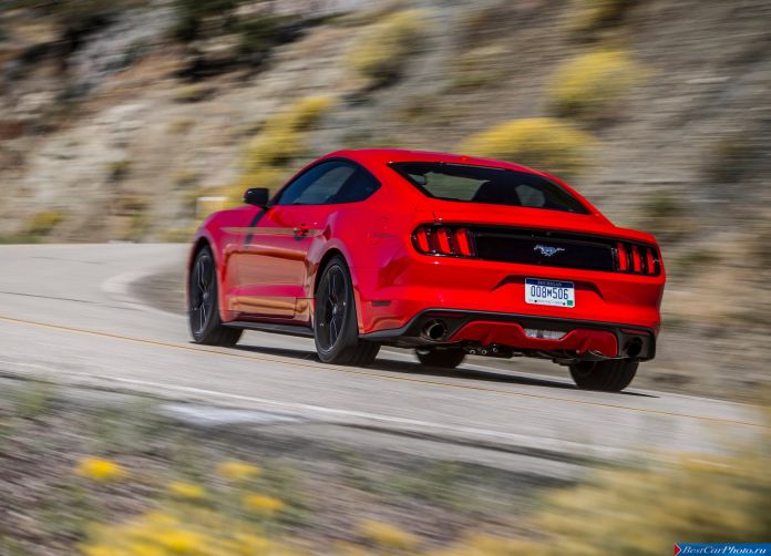 2015 Ford Mustang EcoBoost - фотография 40 из 93