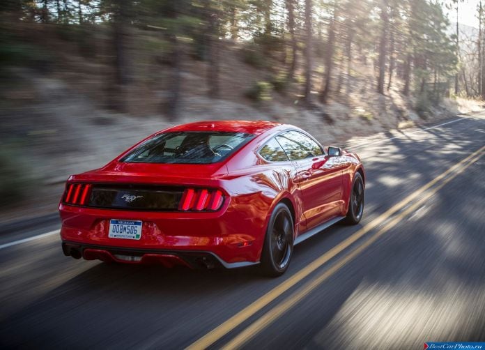 2015 Ford Mustang EcoBoost - фотография 42 из 93