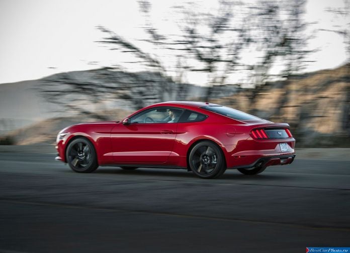 2015 Ford Mustang EcoBoost - фотография 45 из 93