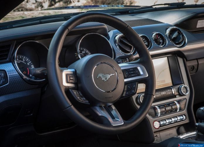 2015 Ford Mustang EcoBoost - фотография 65 из 93