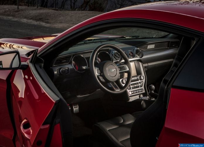 2015 Ford Mustang EcoBoost - фотография 67 из 93