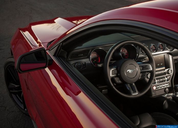 2015 Ford Mustang EcoBoost - фотография 68 из 93