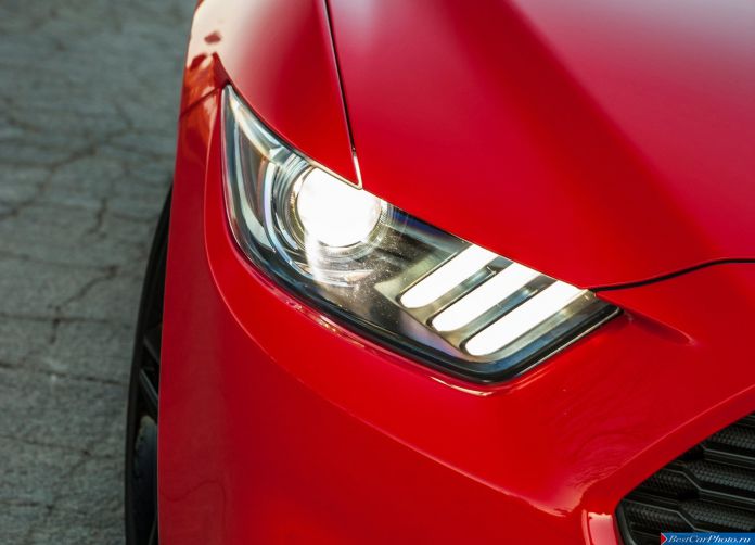 2015 Ford Mustang EcoBoost - фотография 70 из 93