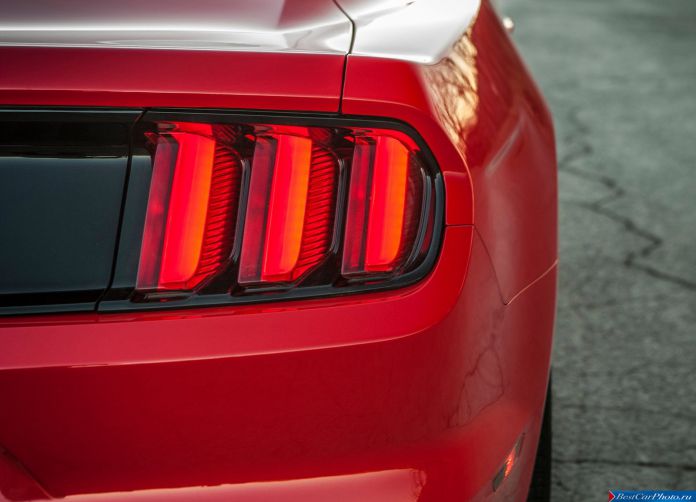 2015 Ford Mustang EcoBoost - фотография 75 из 93