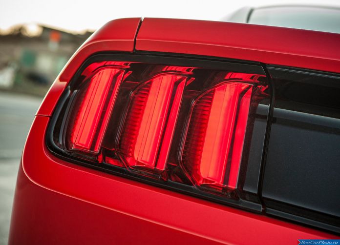 2015 Ford Mustang EcoBoost - фотография 76 из 93