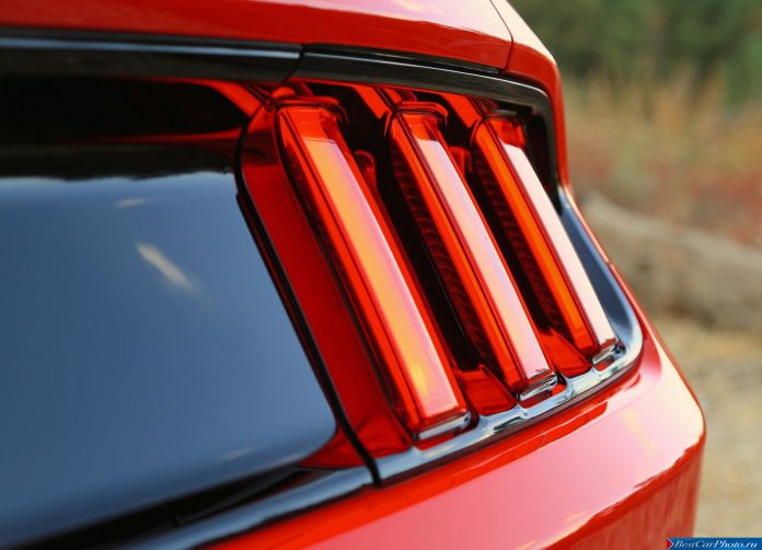 2015 Ford Mustang EcoBoost - фотография 77 из 93