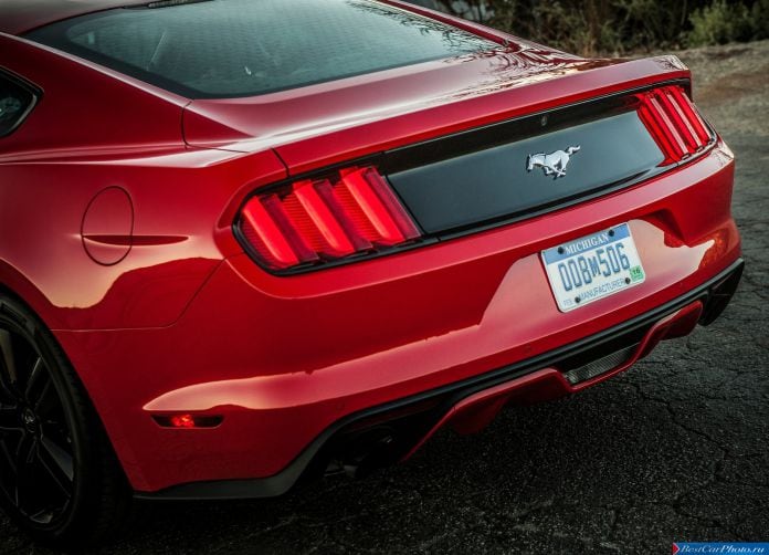 2015 Ford Mustang EcoBoost - фотография 78 из 93
