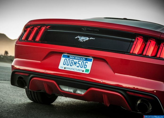 2015 Ford Mustang EcoBoost - фотография 79 из 93