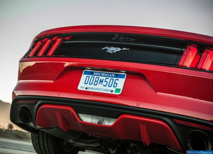 2015 Ford Mustang EcoBoost - фотография 80 из 93