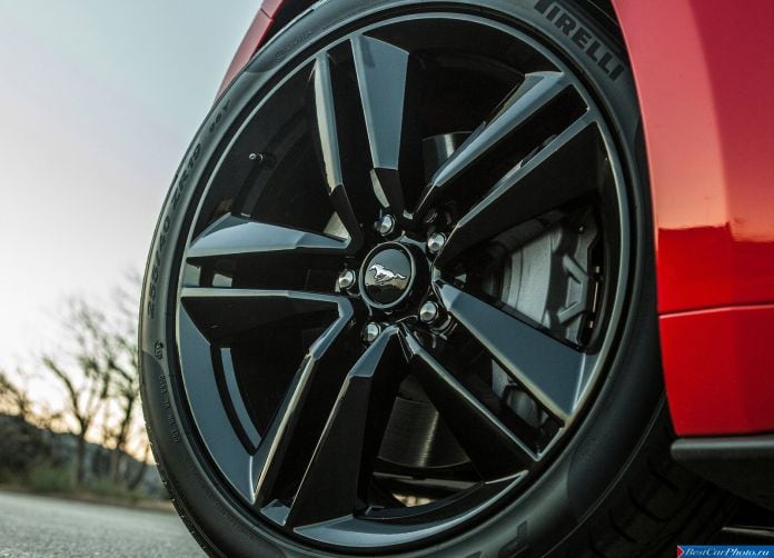 2015 Ford Mustang EcoBoost - фотография 88 из 93
