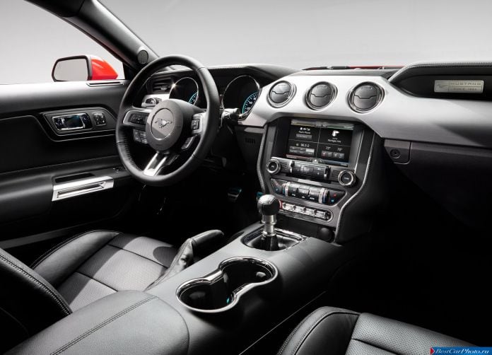 2015 Ford Mustang GT - фотография 23 из 66