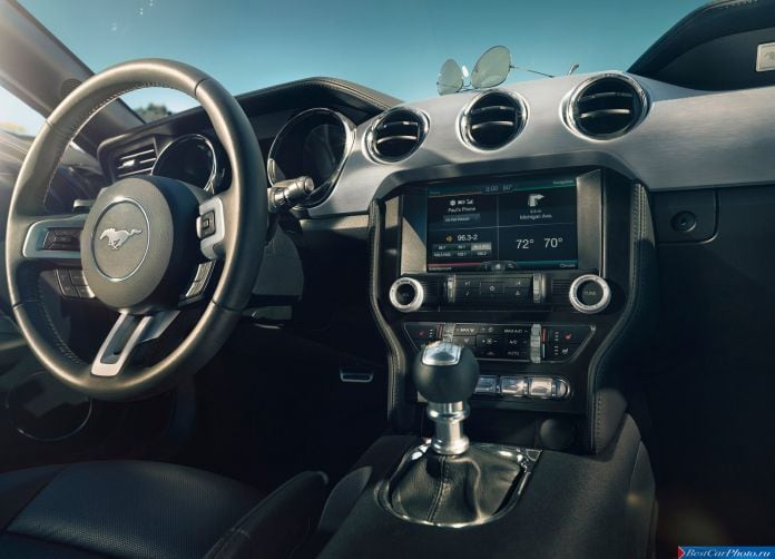 2015 Ford Mustang GT - фотография 24 из 66