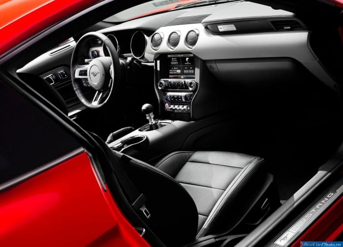 2015 Ford Mustang GT - фотография 30 из 66