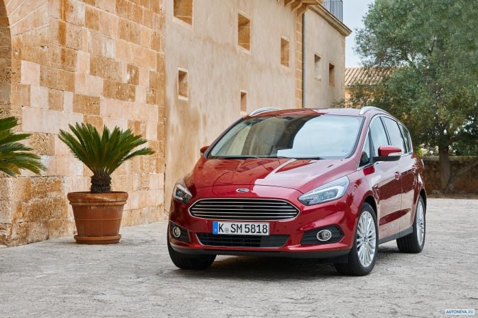 2015 Ford S-MAX - фотография 2 из 30