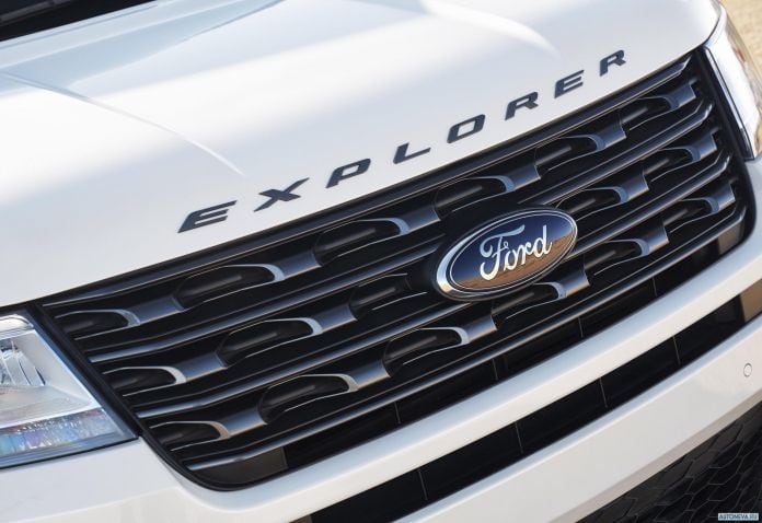 2016 Ford Explorer XLT Sport Appearance Package - фотография 9 из 19