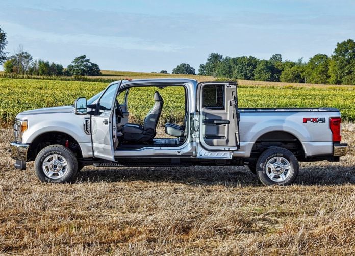 2017 Ford F Series Super Duty - фотография 28 из 90