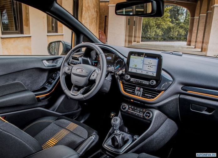 2017 Ford Fiesta Active - фотография 32 из 41