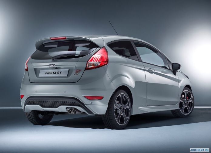 2017 Ford Fiesta ST200 - фотография 2 из 46