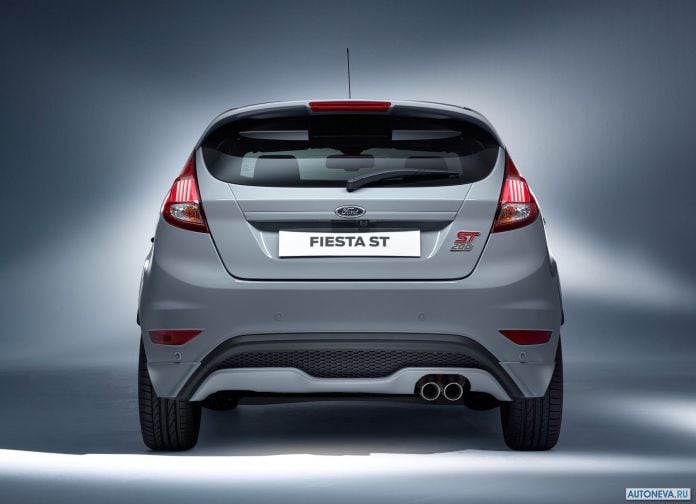 2017 Ford Fiesta ST200 - фотография 3 из 46