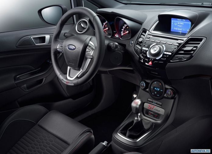 2017 Ford Fiesta ST200 - фотография 5 из 46