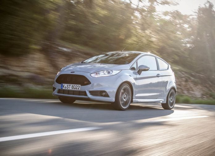 2017 Ford Fiesta ST200 - фотография 12 из 46
