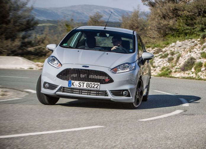 2017 Ford Fiesta ST200 - фотография 13 из 46
