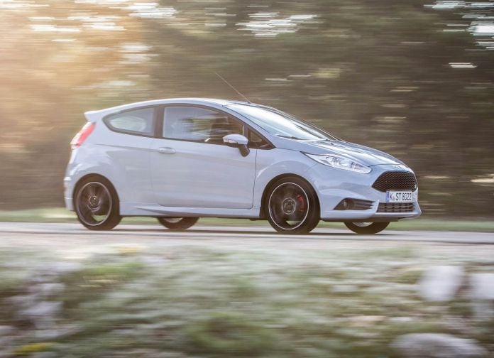 2017 Ford Fiesta ST200 - фотография 14 из 46