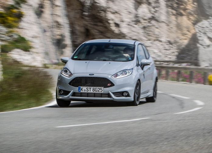 2017 Ford Fiesta ST200 - фотография 15 из 46