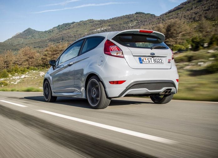 2017 Ford Fiesta ST200 - фотография 17 из 46