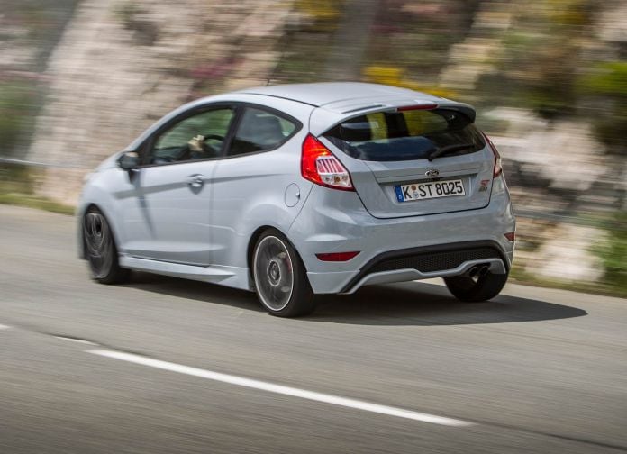 2017 Ford Fiesta ST200 - фотография 18 из 46