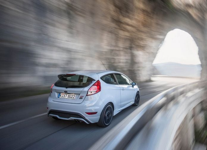 2017 Ford Fiesta ST200 - фотография 19 из 46