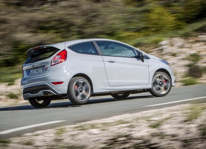 2017 Ford Fiesta ST200 - фотография 20 из 46