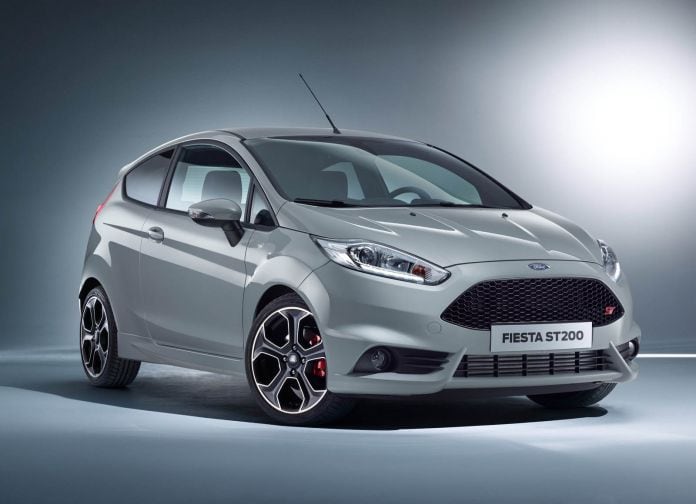 2017 Ford Fiesta ST200 - фотография 22 из 46