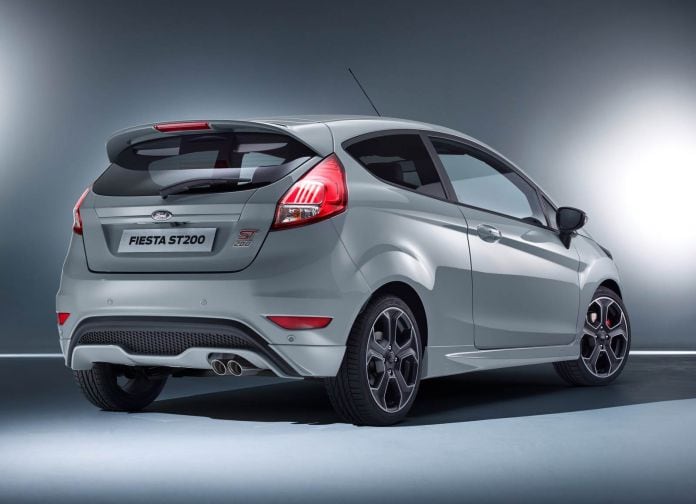 2017 Ford Fiesta ST200 - фотография 23 из 46
