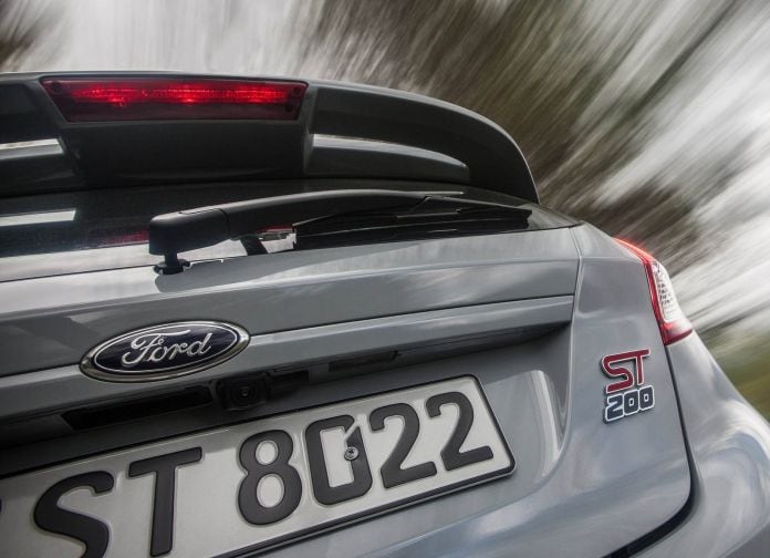 2017 Ford Fiesta ST200 - фотография 39 из 46
