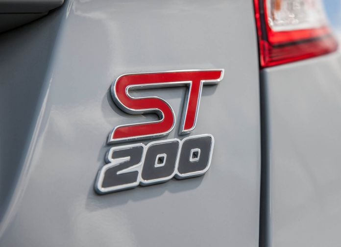 2017 Ford Fiesta ST200 - фотография 41 из 46