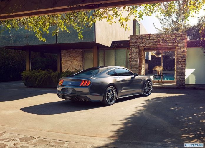 2018 Ford Mustang GT - фотография 7 из 31