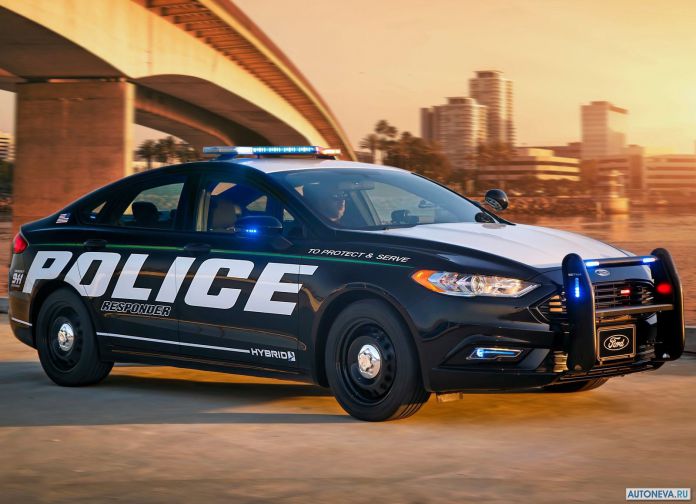 2018 Ford police Responder Hybrid Sedan - фотография 2 из 9