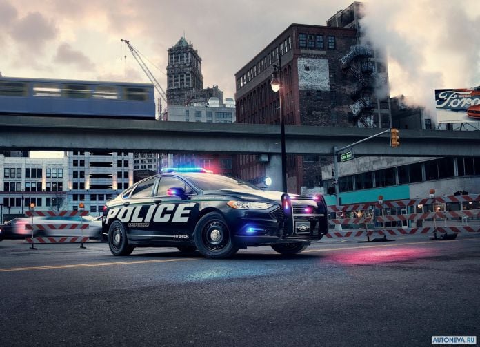 2018 Ford police Responder Hybrid Sedan - фотография 4 из 9