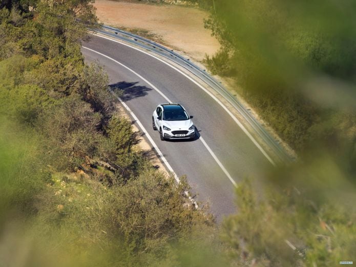2019 Ford Focus Active - фотография 2 из 40