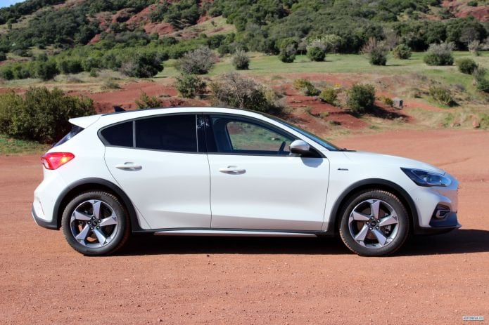2019 Ford Focus Active - фотография 17 из 40