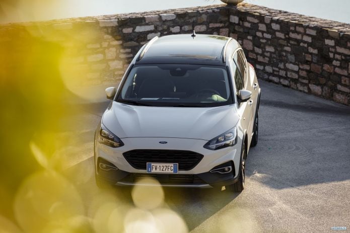2019 Ford Focus Active Wagon - фотография 2 из 40