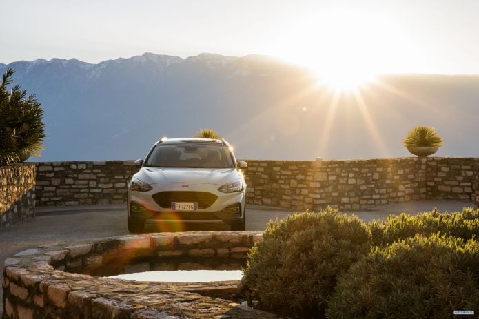 2019 Ford Focus Active Wagon - фотография 3 из 40